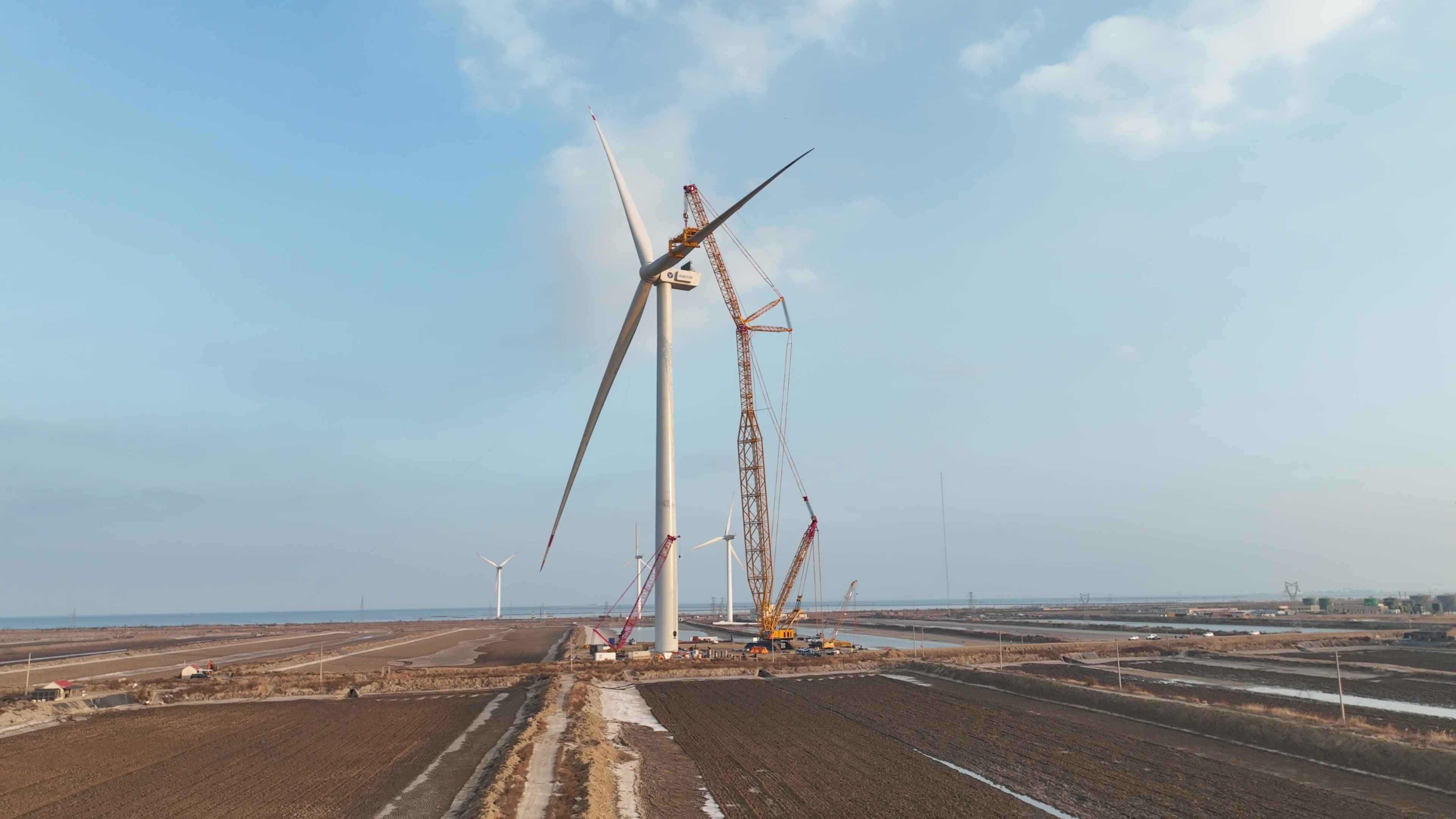 经年打磨今朝亮剑！非凡国际股份深远海16MW&ldquo;海鹰&rdquo;平台吊装成功